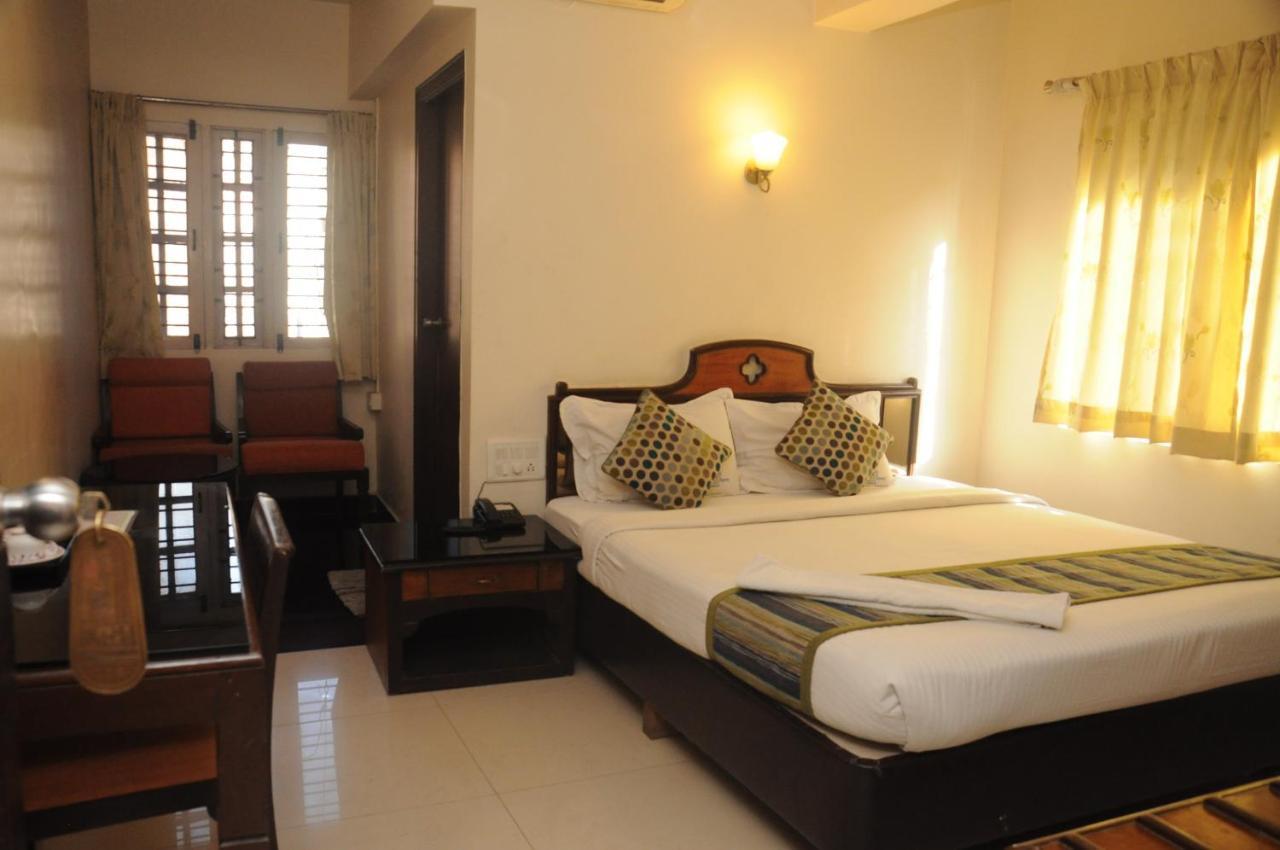 Suvarna Regency Hassan Exterior foto
